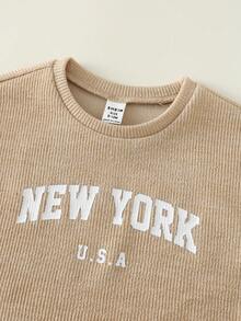 SHEIN Bộ 2 món cho bé trai và bé gái, áo thun in chữ màu kaki, quần ống loe, thích hợp mặc mùa hè. - Nhiều màu - Xem 4