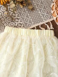 SHEIN Elladie kids 少女甜美优雅刺绣亮片3D立体花卉网纱A字公主裙，日常优雅可爱度假派对百搭之选 - 杏色 - 查看 7