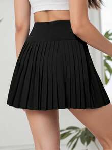 这款少女黑色运动短裙裤采用轻盈高弹亲肤面料，配有褶裥外裙，修身短裤搭配飘逸舒适的裙摆，专为网球、慢跑、健身和各种运动而设计。 - 黑色 - 查看 2