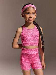 Bộ đồ thể thao 2 mảnh màu hồng hoa hồng in họa tiết da báo dành cho bé gái, gồm áo tank top lưng chéo và quần short ôm sát, được làm từ chất liệu co giãn 4 chiều siêu mềm mại, mang lại sự thoải mái tối đa cho da và độ linh hoạt tuyệt vời, hoàn hảo cho các buổi tập nhảy, vui chơi ở sân chơi và trang phục thể thao thường ngày. - Màu Hồng Tươi - Xem 5