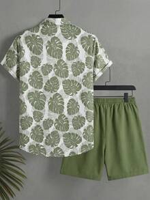 Manfinity Swimmode Conjunto de camisa y pantalones cortos con estampado de plantas para vacaciones casuales de hombre - Verde militar - Ver 3