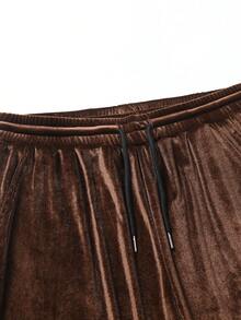 Manfinity Homme Men's Spring/Autumn T-Shirt Set, Round Neck Velvet Short Sleeve Top + Comfortable Shorts, Easy Care, Outfit - Coffee Brown - View 7