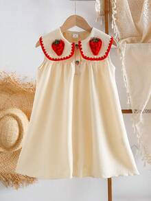 SHEIN Vintaside Kids Đầm dệt kim kiểu dáng đồng quê giản dị, tươi tắn, dễ thương cho bé gái, cổ vuông, cài khuy hình quả dâu tây, chất liệu vải dệt họa tiết, thích hợp mặc hàng ngày, đi nghỉ mát và dã ngoại, mùa xuân/hè. - Màu be - Xem 3