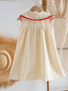 SHEIN Vintaside Kids Đầm dệt kim kiểu dáng đồng quê giản dị, tươi tắn, dễ thương cho bé gái, cổ vuông, cài khuy hình quả dâu tây, chất liệu vải dệt họa tiết, thích hợp mặc hàng ngày, đi nghỉ mát và dã ngoại, mùa xuân/hè. - Màu be - Xem 2
