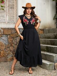 SHEIN LUNE Vestido Longo com Bainha Fluida em Tecido Texturizado Plus Size, Vestido de Verão Traje de Formatura 4 de Julho Branco - Preto - Visão 6