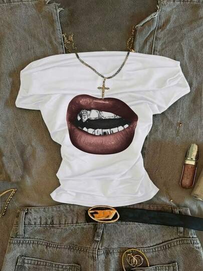 Attitoon 这款休闲复古街头涂鸦唇印褶皱露肩紧身短袖T恤，适合多种场合，包括初秋、复古、学院风、性感、可爱、Y2K、椰子女孩、波西米亚风、嬉皮风、音乐节和夏季。