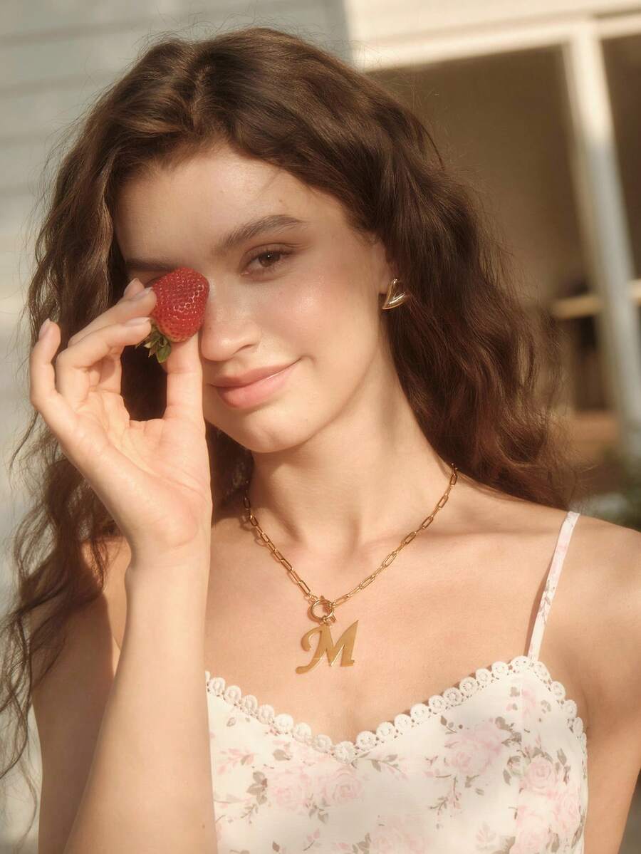 SHEIN MOD 1 pieza Collar con colgante de letra grande minimalista, cadena clásica de acero inoxidable en forma de barra T, para mujer - Amarillo Oro - Ver 1