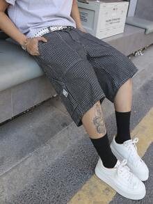 Manfinity EMRG Men's Black And White Vertical Striped Cargo Denim Shorts - Black and White - View 5