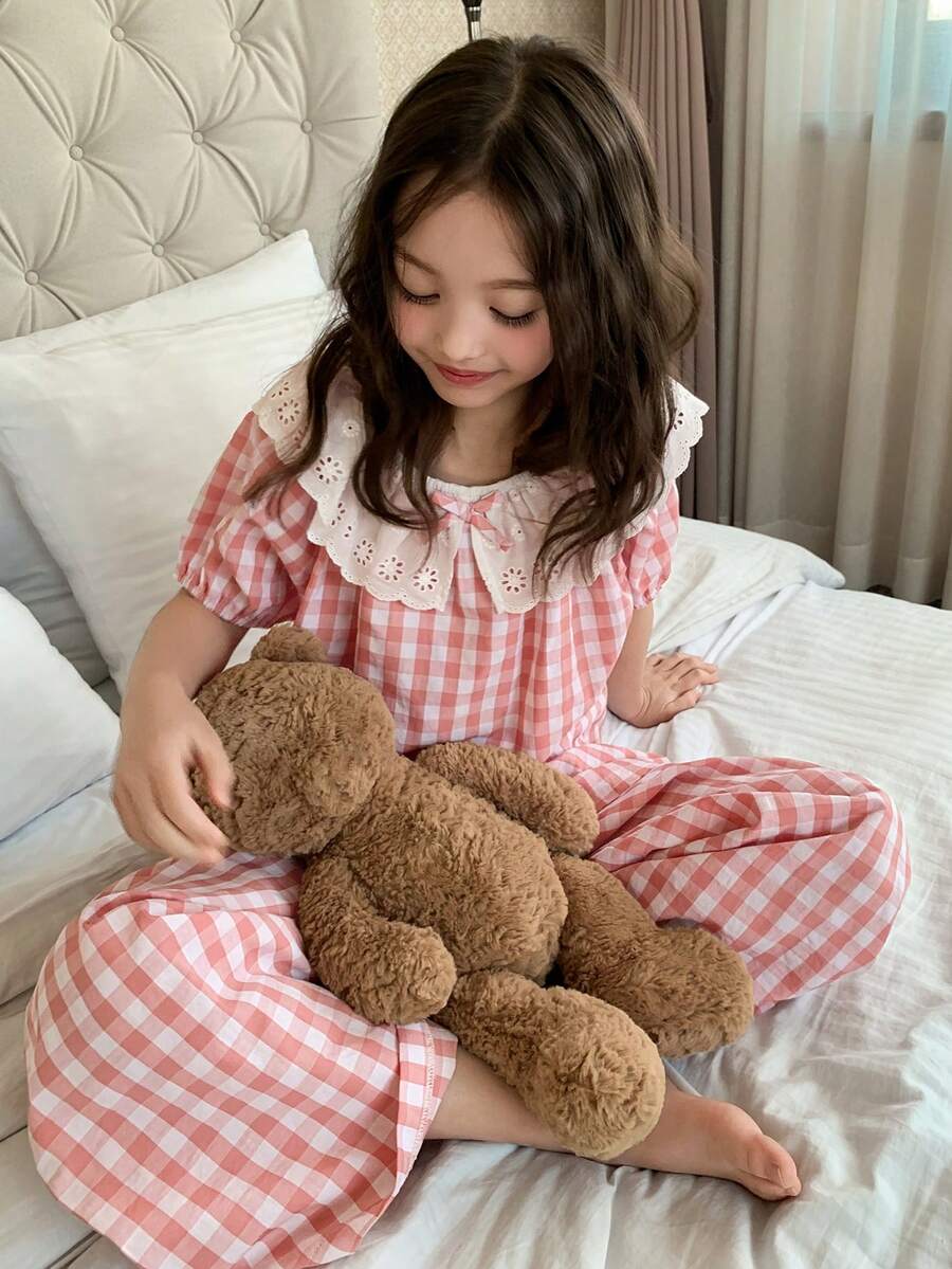 Dazy Kids 少女蝴蝶结装饰格子短袖花瓣袖上衣和裤子睡衣套装 夏季 - 粉色 - 查看 1