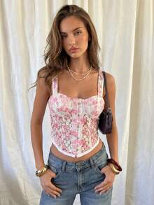 Aloruh 这位女士身穿优雅的红色蕾丝文胸，搭配罩杯式上衣和紧身连衣裙，胸部采用褶皱设计，肩带系成蝴蝶结，适合音乐会、乡村音乐会、夜总会和性感派对等场合。性感优雅的派对上衣。花朵上衣、夏季上衣、束身胸衣、玫瑰上衣、Y2K风格女士束身胸衣、女士束身胸衣、花朵束身胸衣、夏季束身胸衣、可爱束身胸衣、刺绣束身胸衣、束身衣套装 - 彩色 - 查看 6