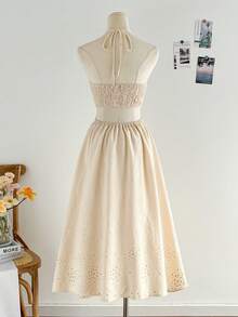 Soleia 蓝白花卉印花抽绳领口镂空腰身浪漫休闲度假连衣裙，适合度假、约会、下午茶、音乐节、波西米亚风等场合。 - 杏色 - 查看 2