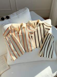SHEIN 4件套男女通用婴儿服装，可爱学院风条纹拼接短袖Polo衫和短裤套装，适合生日派对、锐舞派对、晚宴、演出、婚礼、宝宝满月、洗礼、一周岁生日庆祝、婚礼宾客、迎婴派对、复活节等场合。 - 彩色 - 查看 6