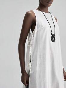 Ontre 2026SS Women's White Sleeveless Loose Blouse, Comfortable Woven Fabric, Round Neck, Modern Urban Chic Business Casual Office Wear, Elegant Wedding Guest Attire, Minimalist Luxury Feel, Versatile All-Season Essential - White - View 5