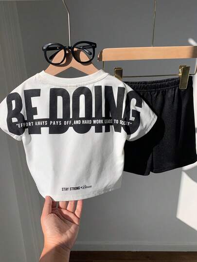 SHEIN 两件套男婴休闲时尚字母印花短袖T恤套装，街头风，适合春夏穿着