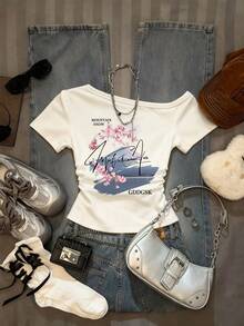Resyla Camiseta de mujer con estampado de estilo oriental de sakura y paisaje, con cintura fruncida y manga corta descubierta de los hombros - Blanco - Ver 2
