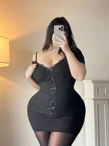 Vibekara t-shirt slim à une épaule, volants, patchwork et nœud papillon à la taille, grande taille et sexy - Noir - Voir 1