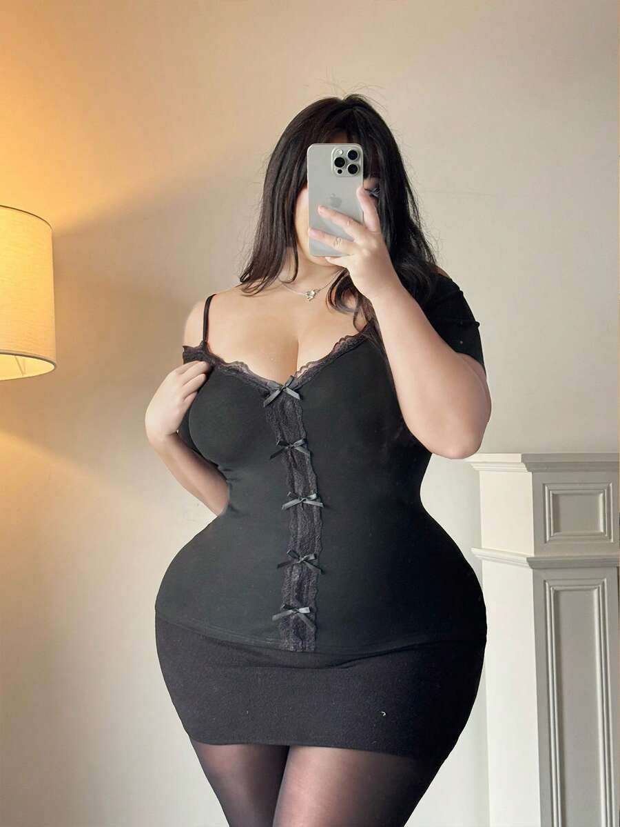 Vibekara t-shirt slim à une épaule, volants, patchwork et nœud papillon à la taille, grande taille et sexy - Noir - Voir 1