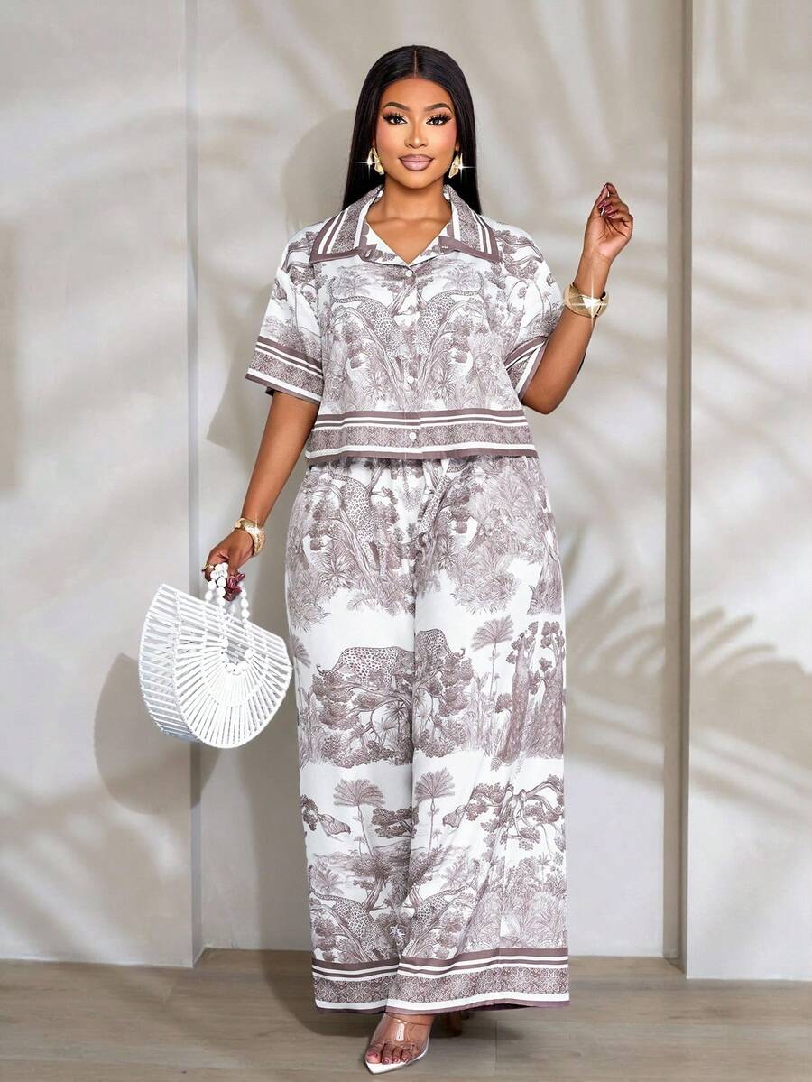 SOLERSUN Ropa de mujer talla grande para primavera/verano: elegante y con estilo, perfecta para vacaciones casuales. Este conjunto incluye una camisa de manga corta con estampado animal gris-marrón en tela tejida sin estiramiento con detalles de botones en el cuello y cintura elástica, combinada con pantalones rectos. También hay disponible un conjunto de dos piezas, atuendos de vacaciones para mujeres, conjuntos casuales para mujeres - Café integral - Ver 1