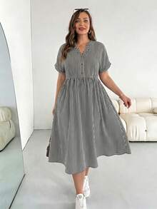 SHEIN Essnce Đầm ngắn tay cổ chữ V kẻ sọc dáng rộng mùa hè cỡ lớn - Nhiều màu - Xem 3