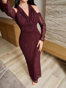 Modelyn Vestido elegante de manga larga con hombros descubiertos, cintura con brillo y drapeado ajustado - Burdeos - Ver 8
