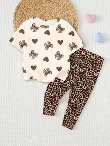 SHEIN 奶油白甜美复古豹纹蝴蝶结，可爱豹纹爱心印花图案，姐妹闺蜜套装，女婴休闲宽松圆领短袖T恤和紧身打底裤套装，适合春夏穿着，可爱夏季童装，夏季外出服，韩版风格，舒适百搭，时尚童装，Y2K风，卡哇伊风，派对装，日常穿搭，度假装，可爱舒适，2026夏季，田园风，周末休闲装，家庭出游装，拍照服装，休闲装，婴幼儿印花T恤套装 - 彩色 - 查看 2