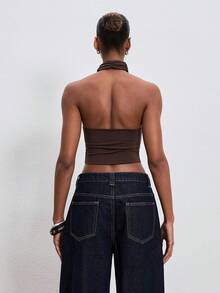 ATUI Studio Blusa de mujer de unicolor con bajo asimétrico, cuello halter y espalda descubierta - Café integral - Ver 3