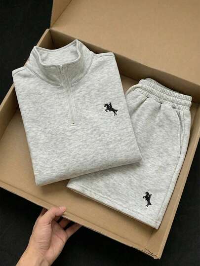 两件套休闲运动风少女套装，宽松Polo衫+宽松短袖上衣，青春活力设计，适合上学或日常休闲/运动穿着。