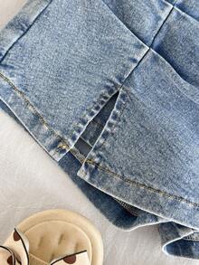 女童荷叶边侧开衩牛仔短裙，夏季轻盈新品，中度水洗牛仔蓝，休闲街头时尚设计，简约百搭的松紧腰侧开衩裙裤组合，柔软舒适的棉质牛仔面料，适合日常、派对、上学、通勤等各种场合，2026春夏新款 - 中等水洗藍 - 查看 6