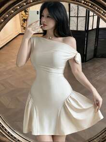 Celisse 收腰修身肩部系带迷你连衣裙 - 白色 - 查看 1