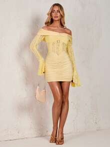 SHEIN Glamour Đầm dài tay ren dệt kim màu đen mới, kiểu dáng ôm sát, hở vai, lưng trần, xếp ly, bồng bềnh, gợi cảm, thích hợp mặc quanh năm. Thiết kế xếp ly thanh lịch ở eo, phù hợp mặc trong năm. Lý tưởng cho váy dự tiệc cưới, váy dự tiệc, váy sinh nhật, váy thanh lịch, váy lễ hội, váy hẹn hò và váy cocktail. - Màu vàng - Xem 4