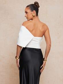 Lumalex Áo croptop nữ màu trắng không dây, ôm eo, thiết kế nơ lớn kiểu cổ điển, phong cách lãng mạn và thanh lịch cho mùa Xuân/Hè, thích hợp cho các bữa tiệc. Áo có phần thân trên mềm mại, phần eo kiểu corset, ôm sát cơ thể và tạo dáng thanh lịch nữ tính. Thích hợp cho mùa Xuân/Hè, phong cách lãng mạn thanh lịch. - trắng - Xem 5