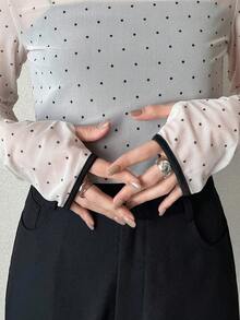 FRIFUL 女士圆领植绒波点修身撞色滚边T恤 - 米色 - 查看 4