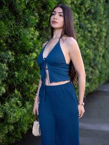 Andrea Bello 纹理面料褶皱吊带上衣和宽松阔腿裤套装 - 水鴨藍 - 查看 6