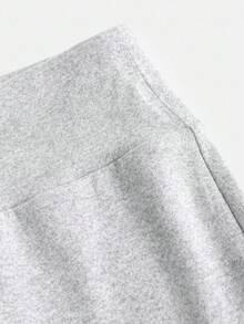 SHEIN Girlism Conjunto informal de 2 piezas para niña preadolescente: Camiseta ajustada de manga larga acampanada con pliegues en gris claro y pantalones acampanados para usar en casa, al aire libre, como atuendo de viaje en el aeropuerto, y para uso diario casual - Gris Claro - Ver 10