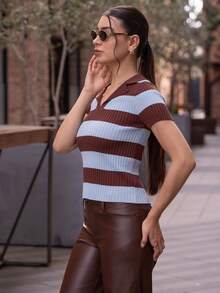 Andrea Bello 撞色条纹 Polo 领针织上衣，法式街头风格，短袖夏季衬衫 - 咖啡棕 - 查看 6