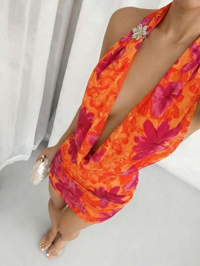 SHEIN SXY Vestido con escote bajo y espalda descubierta con estampado floral y decoración de metal