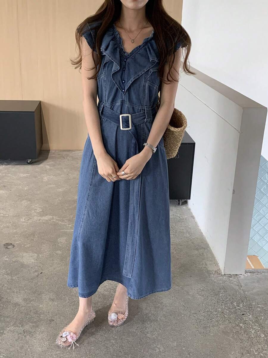 DAZY 女士休闲牛仔连衣裙，V领，纽扣设计，荷叶边下摆 - 藍色 - 查看 1