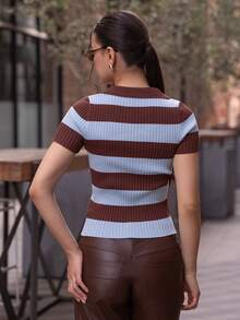 Andrea Bello 撞色条纹 Polo 领针织上衣，法式街头风格，短袖夏季衬衫 - 咖啡棕 - 查看 2