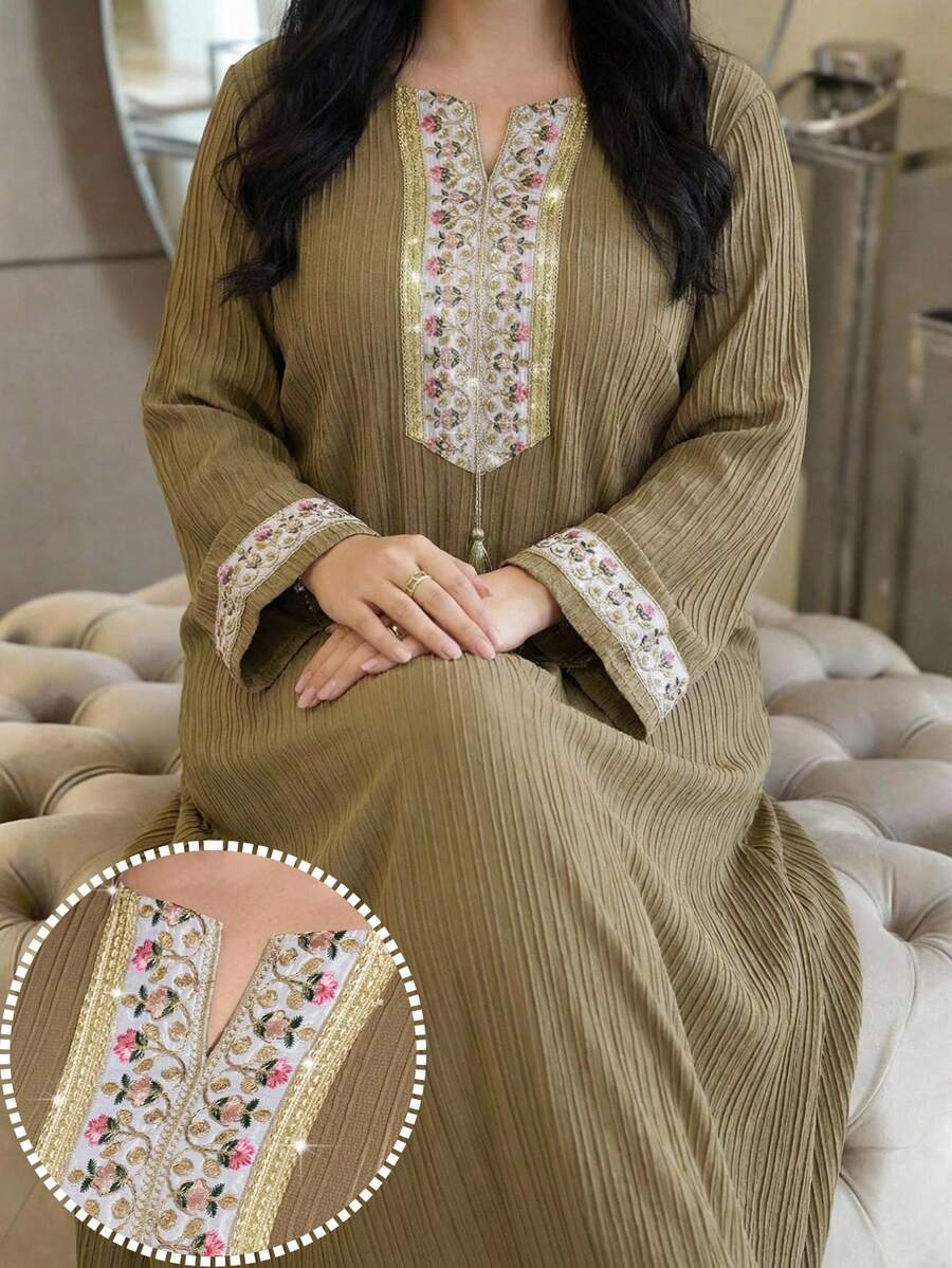 Al Najma 大码女式花卉印花缎带饰边V领长袖优雅阿拉伯风长裙 - 卡其色 - 查看 1