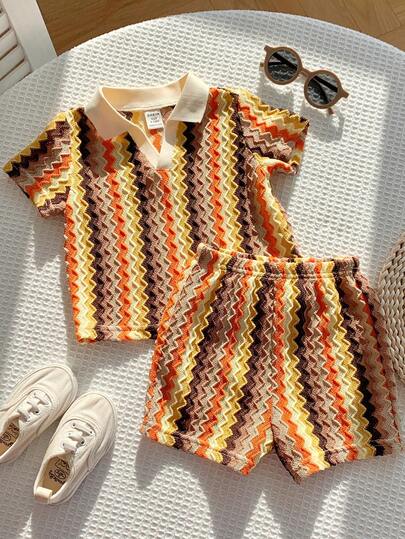 SHEIN Bộ 2 món gồm áo polo tay ngắn và quần short kẻ sọc dễ thương cho bé trai, thích hợp cho tiệc sinh nhật, tiệc rave, tiệc tối, biểu diễn, đám cưới, tiệc mừng em bé chào đời, lễ rửa tội, lễ kỷ niệm sinh nhật 1 tuổi, khách mời đám cưới, trang phục dự tiệc mừng em bé chào đời và lễ rửa tội.