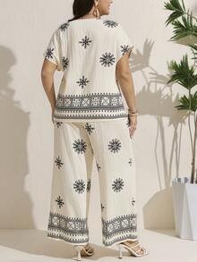 Comfylo 2pcs/Set Plus Size Short Sleeve V-Neck T-Shirt And Pants Elegant Women Minimalist And Fashionable For Summer Women Boho/Bohemian Summer Outfits For Women Vacation Outfits Woman Two Pieces Set Women Summer Outfits For Women Two Pieces Set Women Summer New Design 2pcs/Set Plus Size Leisure & Resort Style Fashion Outfit Glamorous Suitable For Summer Modest - Multicolor - View 2