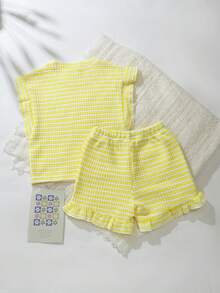 SHEIN Playful Pals 2pcs/Set Baby Girl 0-3Y Spring Summer Casual Daily Vacation Textured Knit Black & White Striped Ruffle Sleeve Round Neck T-Shirt And Shorts Set - Yellow - View 2