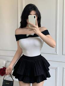 Celisse Camiseta ajustada de mujer con hombros descubiertos, lazo y acanalada, en negro y blanco - Blanco - Ver 5