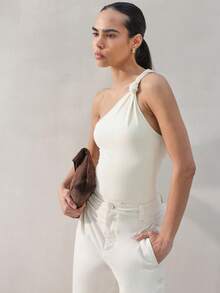 KSTM Áo liền thân không tay, lệch vai, thắt nút, cổ bất đối xứng, dáng cổ điển, thích hợp cho nữ mặc thường ngày buổi tối. - Màu be - Xem 1