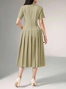 Heiryn Elegant Commuter Asymmetric Pleated Dress For Women - Green - View 6