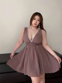 Vibekara Gaun A-Line Tanpa Punggung Berpayet Seksi dengan Leher V Dalam dari Chiffon - Coklat - View 5