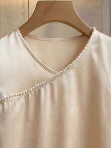 Franclia Damen elegante Satin Champagner Gold Kurzarm Bluse, locker geschnittenes asymmetrisches Perlen Dekor schickes Lässig Top - Champagnerfarben - Übersicht 5