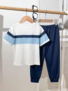 SHEIN 两件套儿童男童条纹图案柔软针织圆领白色短袖套头衫和松紧腰束脚裤套装 - 彩色 - 查看 2