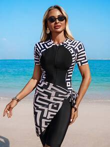 Swim Mulvari 3件套中东女性印花短袖上衣、短裤和罩衫 - 彩色 - 查看 3