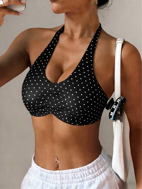 Dewbera Sujetador deportivo para mujer, lunares negros, ajuste ceñido con pliegues en la parte delantera, cuello halter, tirantes finos, espalda cruzada, almohadillas extraíbles, sujetador deportivo sexy adecuado para uso diario casual, tenis, yoga, gimnasio y otras actividades
